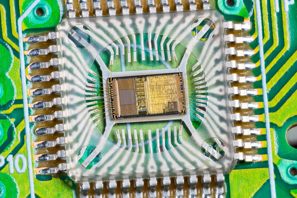 montaje de bordes de circuitos electrónicos